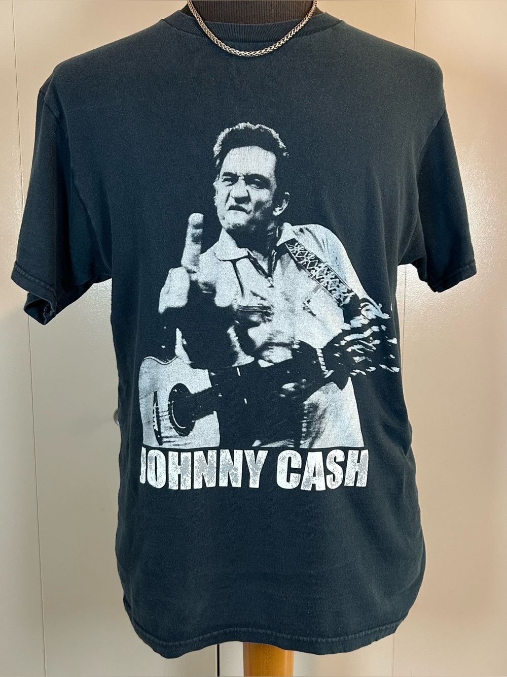 Johnny Cash Middle Finger Medium 100% Cotton Black Graphic T-shirt